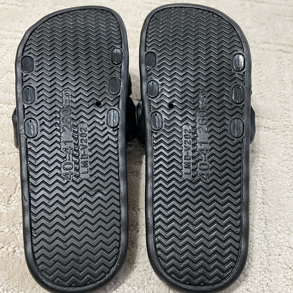 Black Flip Flops - Picture 6 of 6